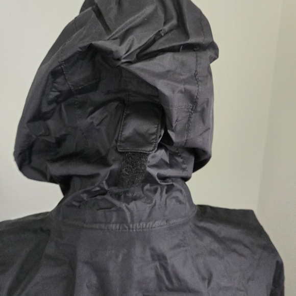 EDDIE  BAUER mens Medium Black, light spring/fall Nylon jacket - Picture 15 of 15